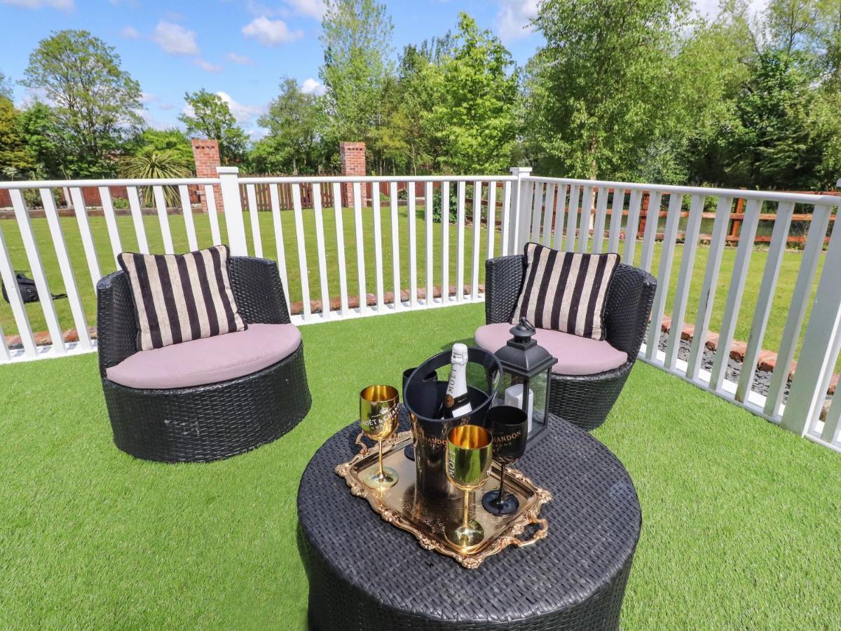 Вилла Moor End Manor Poulton-le-Fylde Экстерьер фото