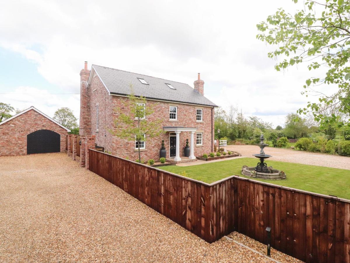 Вилла Moor End Manor Poulton-le-Fylde Экстерьер фото