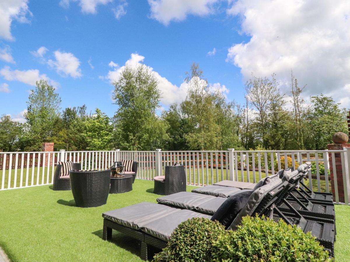 Вилла Moor End Manor Poulton-le-Fylde Экстерьер фото